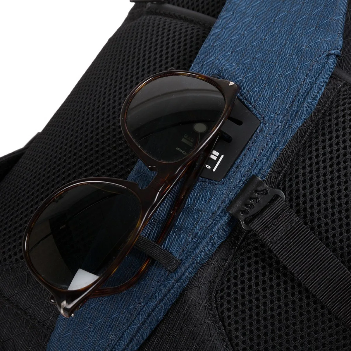 Piquadro Laptoprucksack Mit Zwei Fächer Und Diebstahlsicherung Blau/Gelb 6 Piquadro Laptoprucksack Mit Zwei Fächer Und Diebstahlsicherung Blau/Gelb – Bild 6