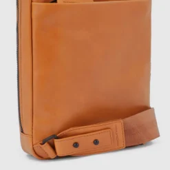 Piquadro Blue Square - Querträgertasche In Sabbia Sahara -Praktische Taschen Angebote Store compressed CA5577B2V SA DETT6