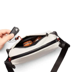 BELLROY Lite Sling Mini Chalk 6 BELLROY Lite Sling Mini Chalk -Praktische Taschen Angebote Store compressed bellroy BLMA chalk web 03